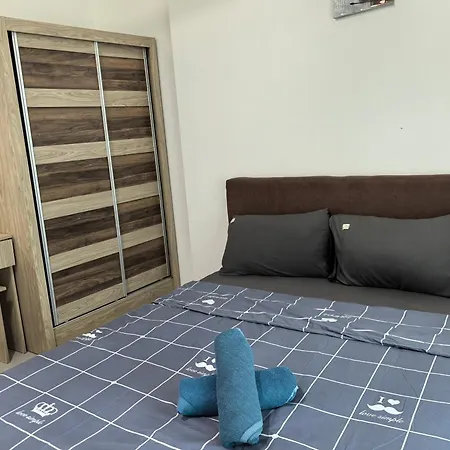 Royal Comfort Suite Meritus Near Swimming Pool